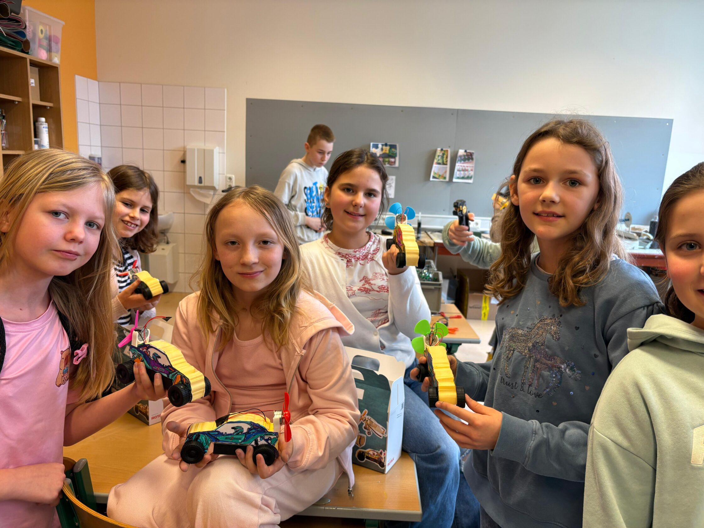 4a baute eigene E-Autos