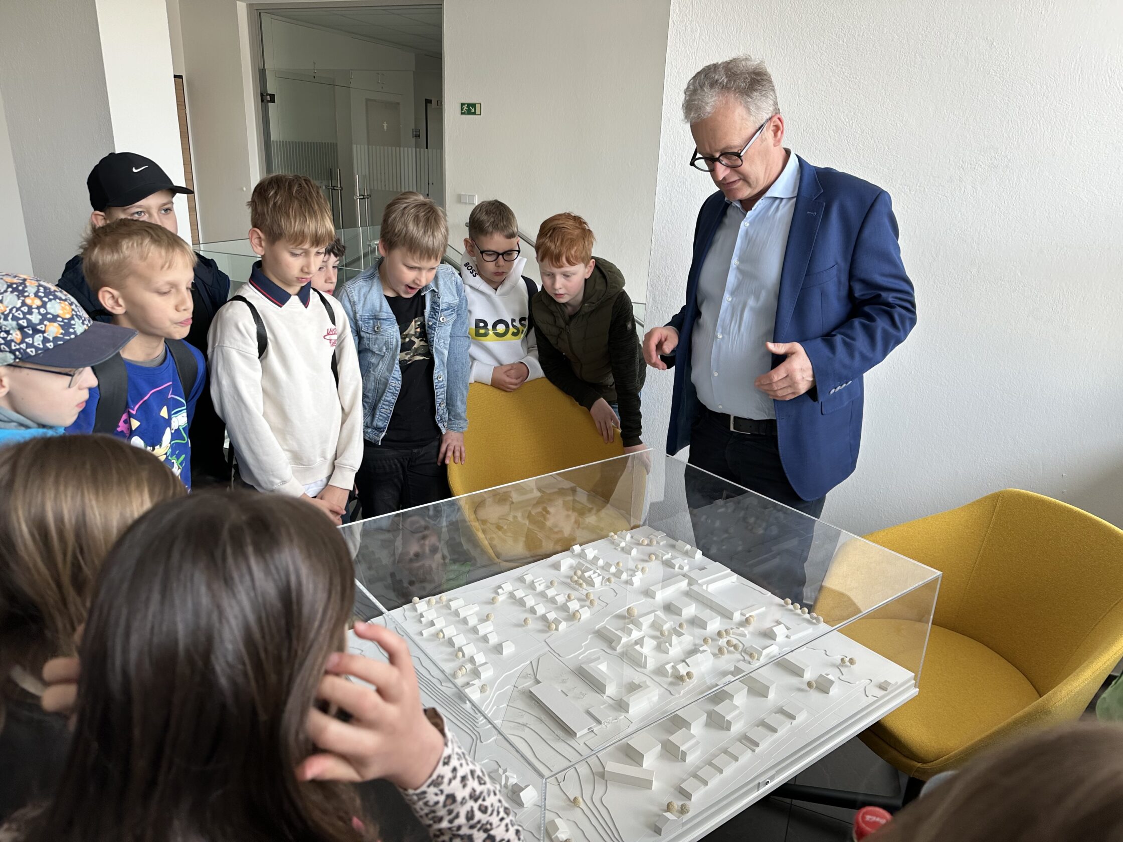 3c besucht das Gemeindeamt Edt